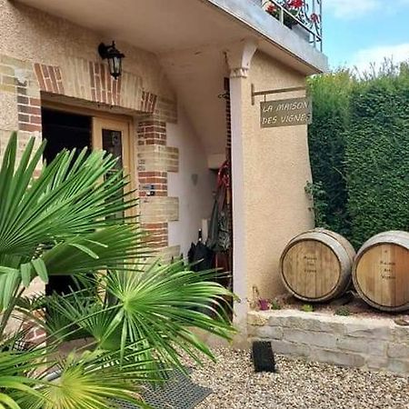 La Maison des Vignes - petits déjeuners continental Charentay Exterior foto